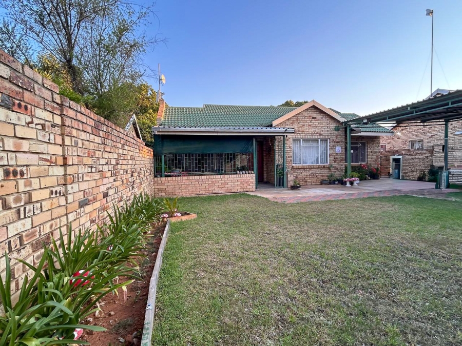 2 Bedroom Property for Sale in Kannoniers Park North West